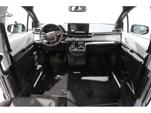 New 2025 Toyota Sienna XSE image 21