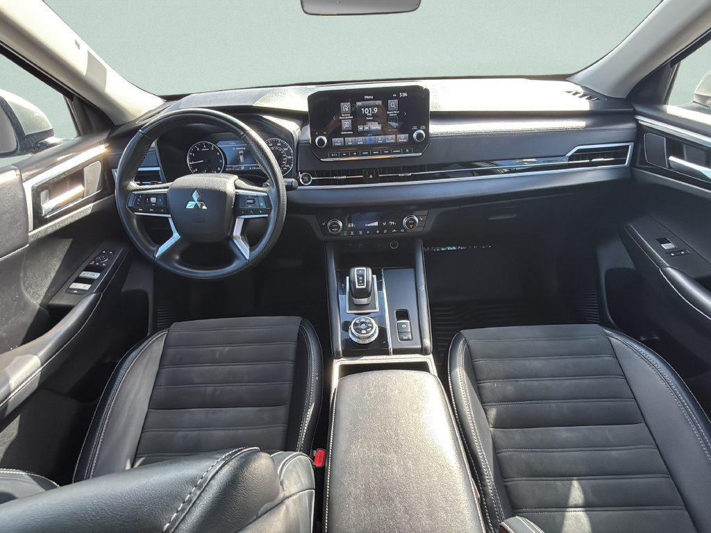 Used 2024 Mitsubishi Outlander AWD image 19
