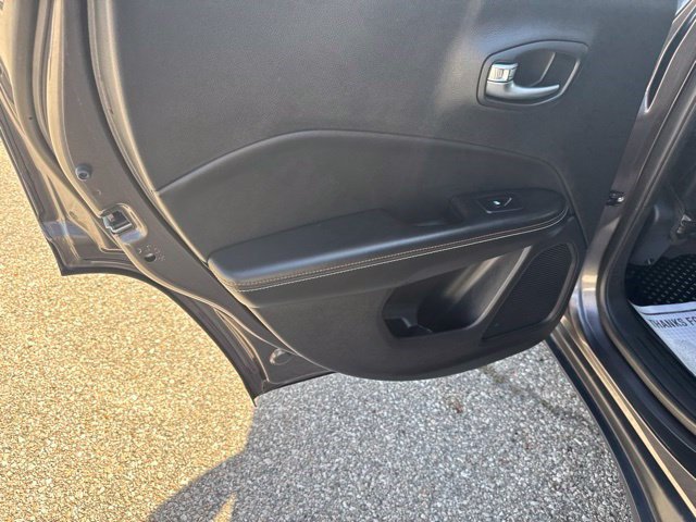 Used 2020 Jeep Compass Latitude w/ Cold Weather Group AWD/4WD image 12