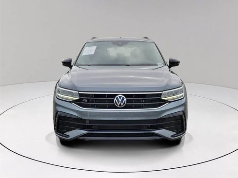 Used 2022 Volkswagen Tiguan SE R-Line image 2