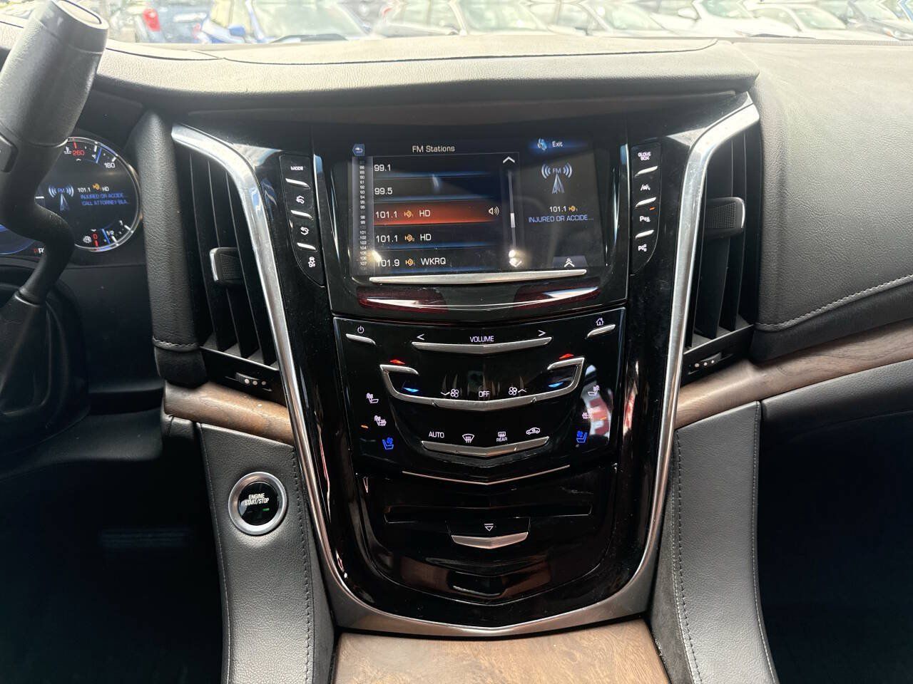 Used 2017 Cadillac Escalade ESV Luxury RWD image 29