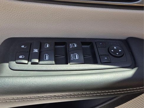 Certified 2024 Chrysler Pacifica Touring-L FWD image 24