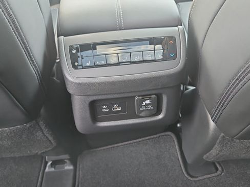 Certified 2025 Nissan Pathfinder Platinum w/ Cargo Package AWD/4WD image 30