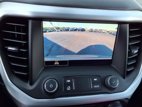Used 2023 GMC Acadia SLT w/ LPO, Floor Liner Package FWD image 8