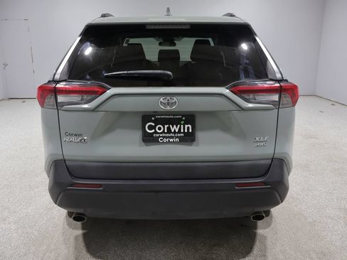 Used 2019 Toyota RAV4 XLE AWD/4WD image 3