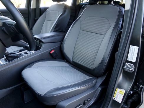 Used 2017 Ford Escape SE w/ SE Sport Appearance Package image 6