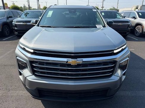New 2026 Chevrolet Traverse LT w/ Sun and Wheel Package FWD image 2