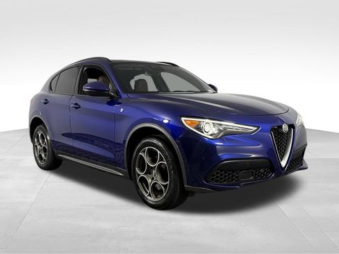 Used 2023 Alfa Romeo Stelvio Ti AWD/4WD image 4