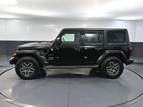 Used 2024 Jeep Wrangler Sahara image 9