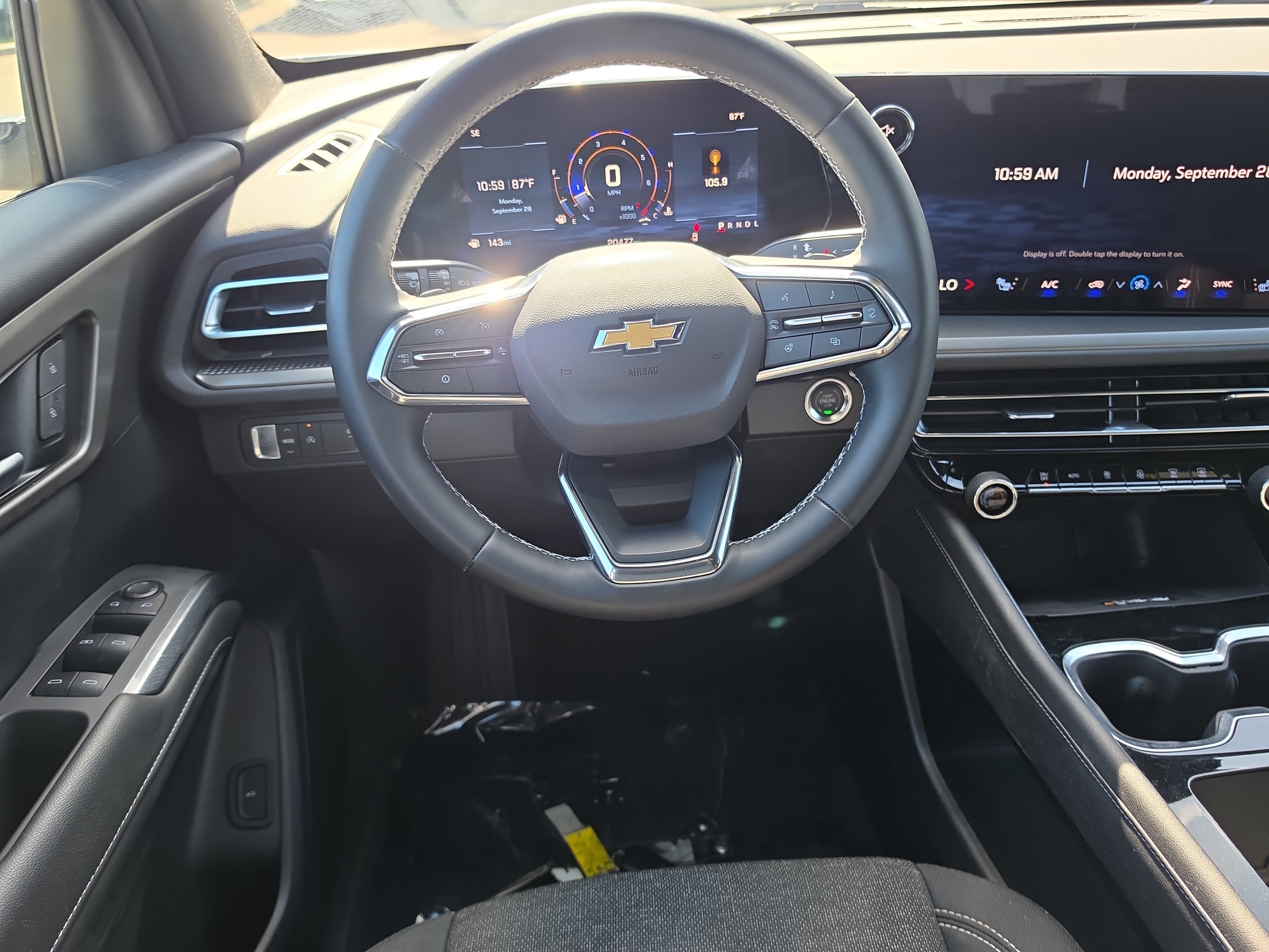 Used 2025 Chevrolet Traverse LT FWD image 14