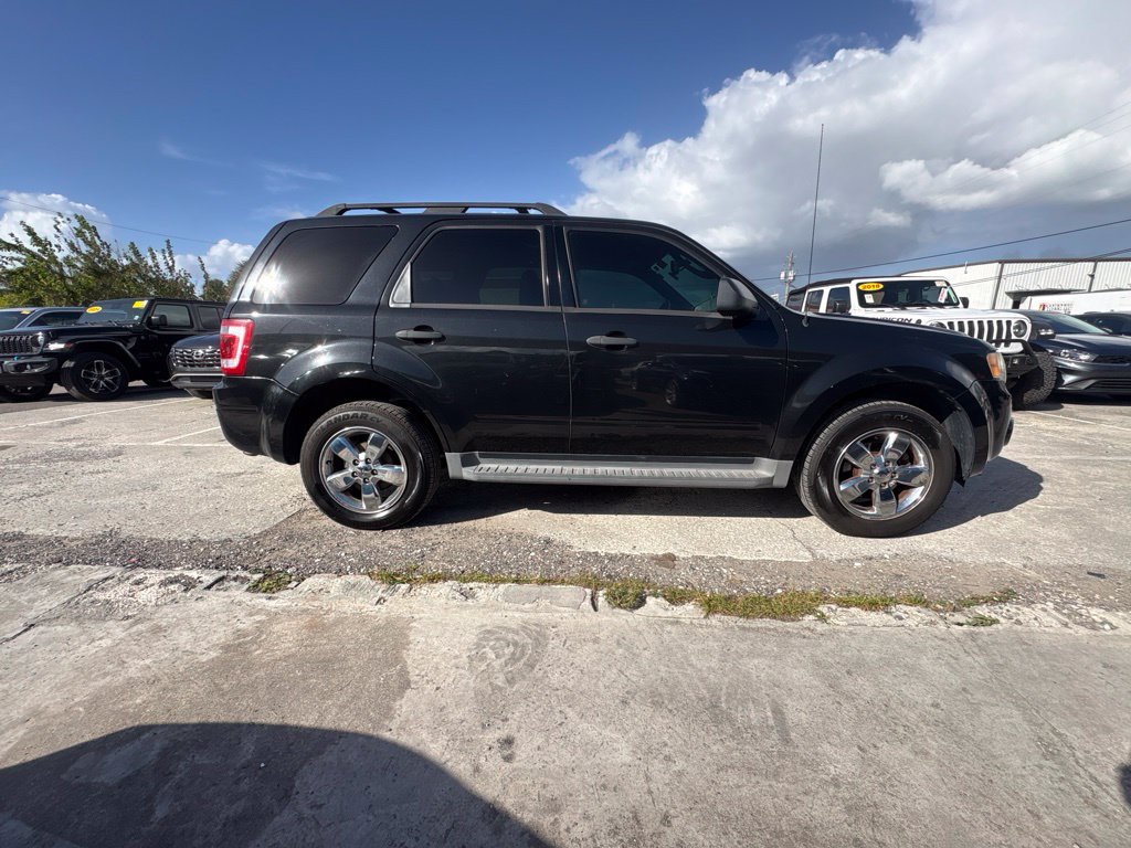 Used 2011 Ford Escape XLT w/ 203A Rapid Spec Order Code FWD image 2