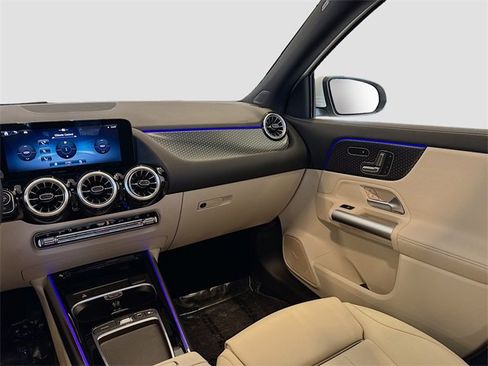 Certified 2025 Mercedes-Benz GLA 250 4MATIC image 21