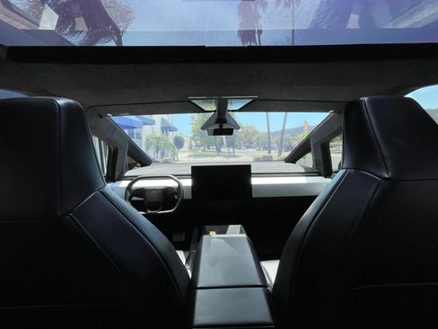 Used 2025 Tesla Cybertruck Cyberbeast AWD/4WD image 15