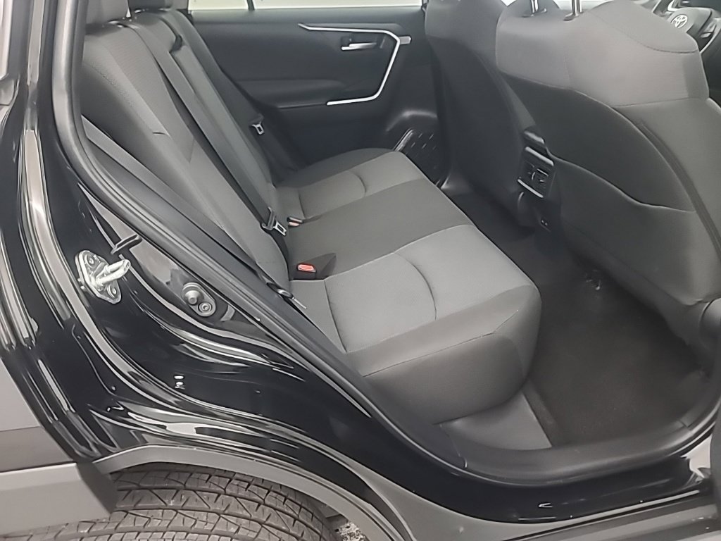 Used 2025 Toyota RAV4 XLE AWD/4WD image 18