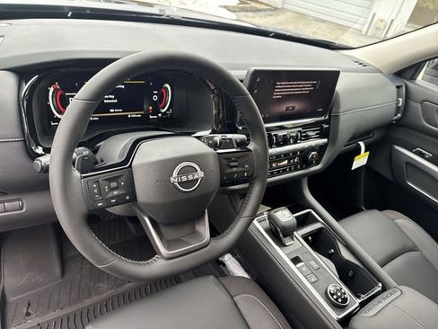 New 2026 Nissan Pathfinder SL image 17