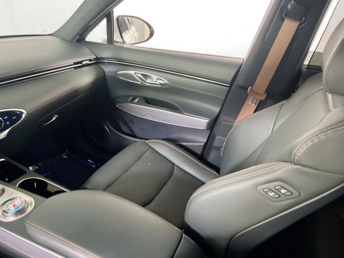 Used 2023 Genesis GV70 2.5T w/ Advanced Package image 25