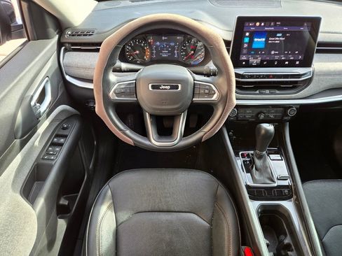 Used 2022 Jeep Compass Latitude image 8