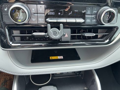 Used 2024 Toyota Highlander XLE image 21