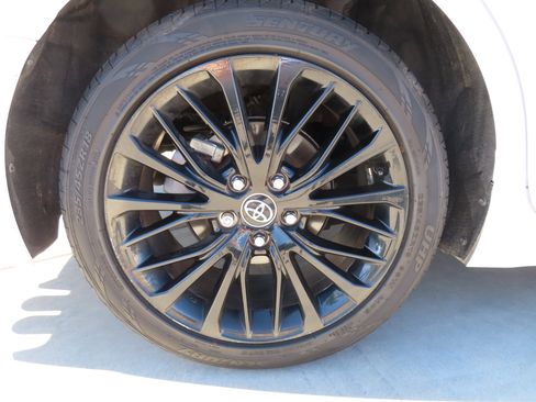 Used 2020 Toyota Camry SE image 10