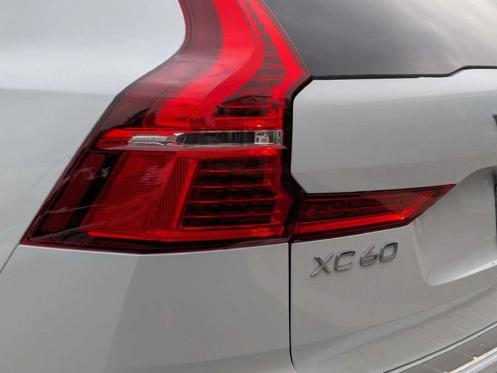 Certified 2025 Volvo XC60 B5 Plus w/ Protection Package Premier AWD/4WD image 6