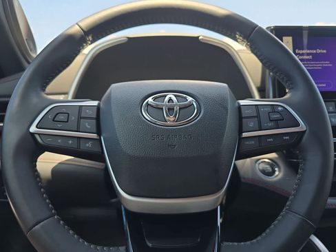 Used 2023 Toyota Highlander XSE FWD image 27