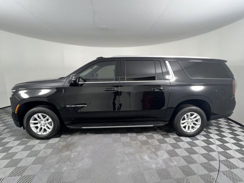 Used 2025 Chevrolet Suburban LT w/ Comfort Package image 9