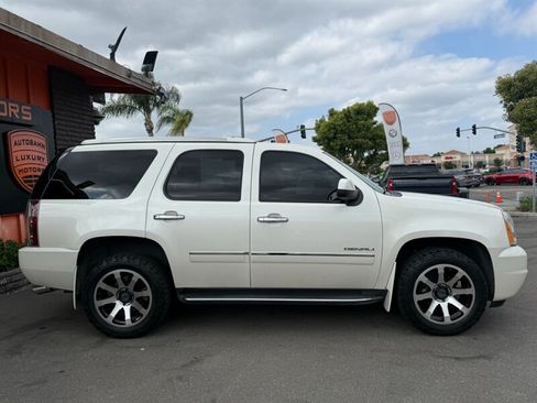 Used 2011 GMC Yukon Denali AWD/4WD image 16