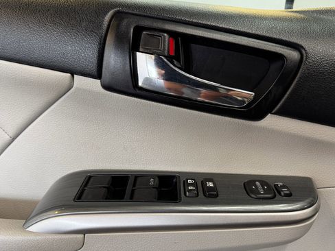 Used 2013 Toyota Camry XLE w/ Leather Pkg FWD image 14