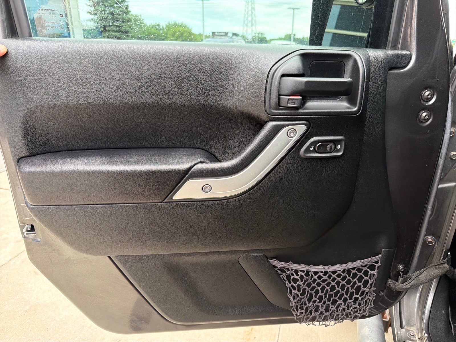 Used 2017 Jeep Wrangler Unlimited Sahara w/ Connectivity Group AWD/4WD image 11