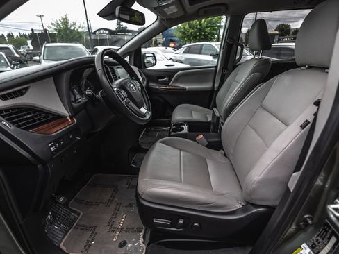 Used 2020 Toyota Sienna Limited AWD/4WD image 17