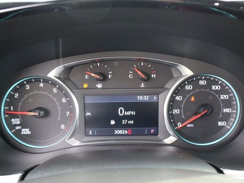 Used 2023 Chevrolet Traverse LT image 16