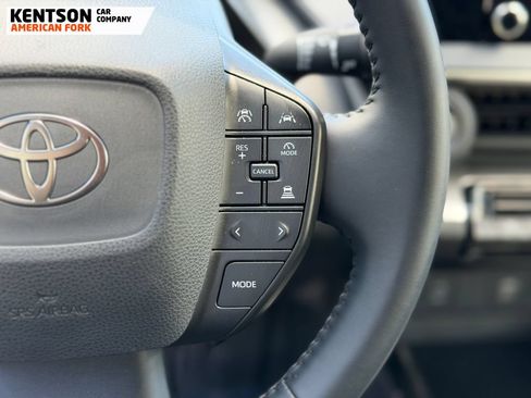 Used 2026 Toyota Prius LE FWD image 15