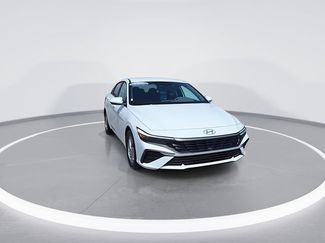 Used 2025 Hyundai Elantra SE FWD video 3
