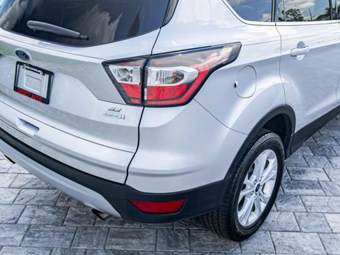 Used 2017 Ford Escape SE FWD image 13