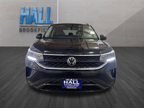 Used 2023 Volkswagen Taos SE w/ Panoramic Sunroof Package image 9