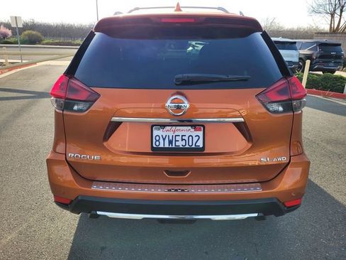 Used 2019 Nissan Rogue SL w/ Premium Package image 5