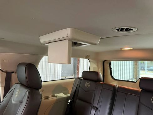 Used 2012 Cadillac Escalade ESV Platinum AWD/4WD image 18