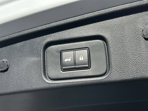 New 2025 Nissan Pathfinder SV image 13