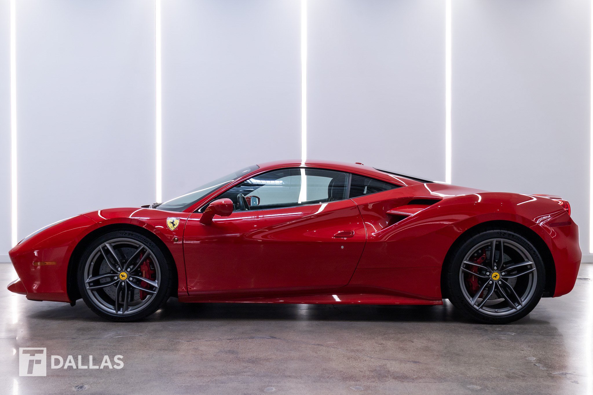 Used 2018 Ferrari 488 GTB RWD image 1