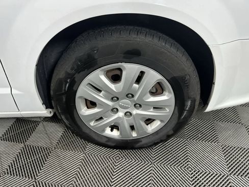 Used 2017 Dodge Grand Caravan SE w/ Power Window Group image 10