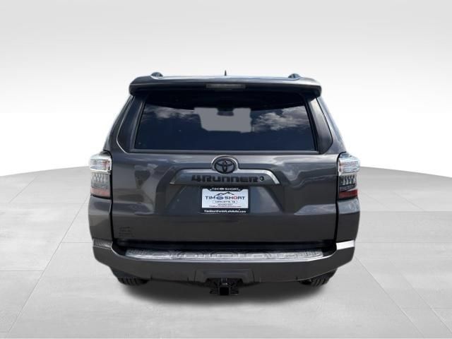 Used 2019 Toyota 4Runner SR5 AWD/4WD image 10