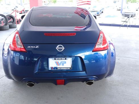 Used 2017 Nissan 370Z Coupe RWD image 7