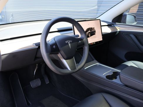 Used 2023 Tesla Model Y Long Range AWD/4WD image 11