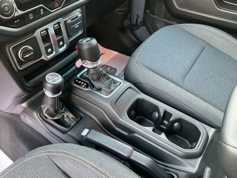 Used 2025 Jeep Wrangler Sport AWD/4WD image 20