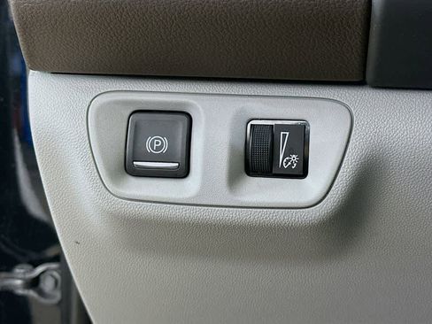 Used 2023 GMC Acadia SLT w/ Preferred Package image 26