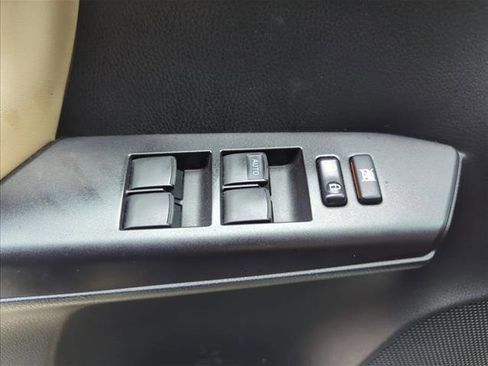 Used 2018 Toyota RAV4 XLE FWD image 26