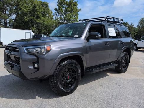 Used 2021 Toyota 4Runner Venture w/ Moonroof Package AWD/4WD image 8