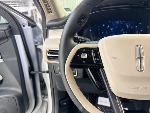 New 2026 Lincoln Corsair Premiere image 14