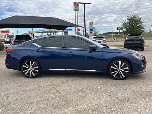 Used 2019 Nissan Altima 2.5 SR w/ SR Premium Package image 9