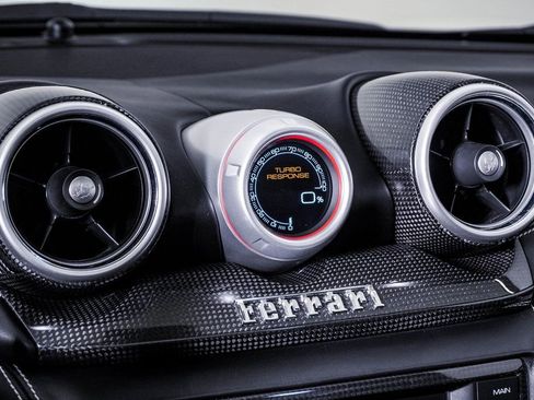 Used 2015 Ferrari California T image 33